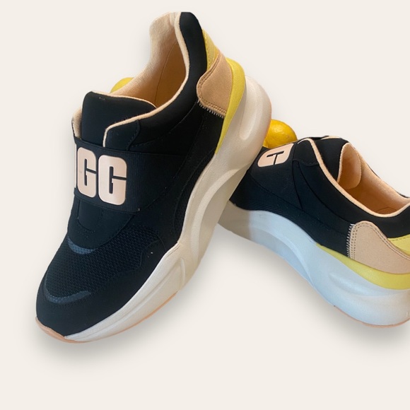 UGG LA Flex Sneaker - Picture 8 of 10